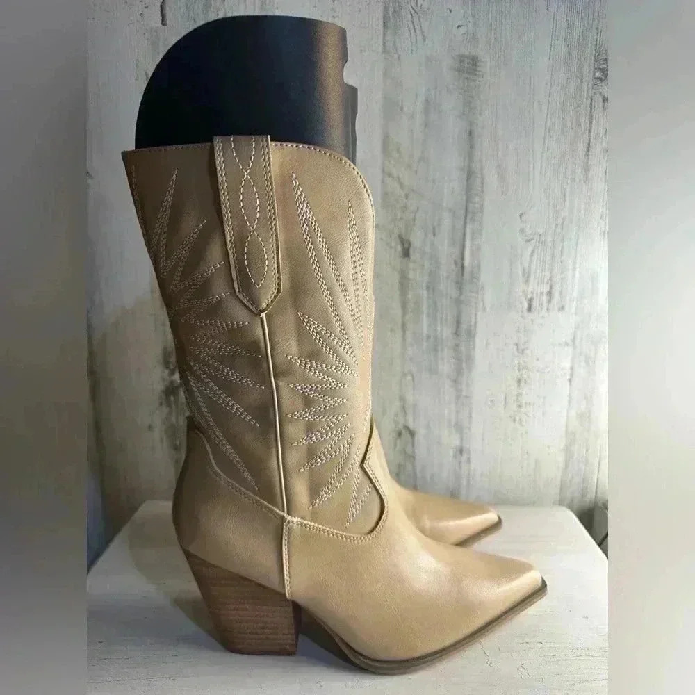 Oasis Society Emersyn Starburst Embroidery Cowboy Boots Almond Vegan Size 9 NEW